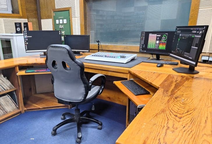 aeq capitol 12 radio ulcinj